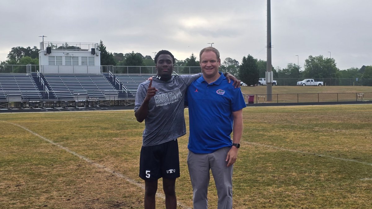 TiftFootball's tweet image. Huge shoutout to Coach Trent McKnight from University of Florida for stopping by and spending time with Daijon Hayes today!

Moments like this matter: building exposure, relationships, and next-level insight. Appreciate you, Coach!

#Recruiting #StudentAthlete #NextLevel
