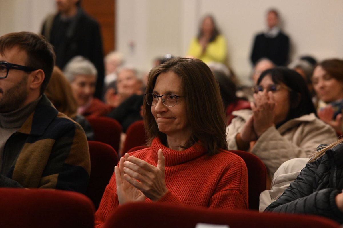 vinculacioncba's tweet photo. Participaron la vicegobernadora Myrian Prunotto, el ministro Miguel Siciliano, equipos de la Secretaría de Inclusión de las Personas, autoridades y referentes de centros de jubilados, universidades, obras sociales, colegios profesionales y organismos públicos. #HacerParaCrecer https://t.co/DekDkY54z3