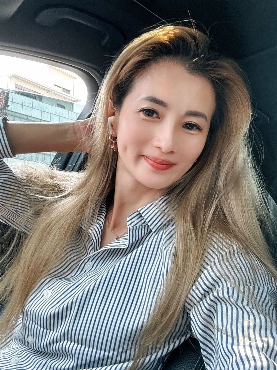 Sinan190324's tweet photo. 我只有一個酒窩 
媽媽給我的、沒人有這麼好看的酒窩 
快40歲的女人、真是哪裡來的自信嗄～～😎 https://t.co/abxh6rc9Ea