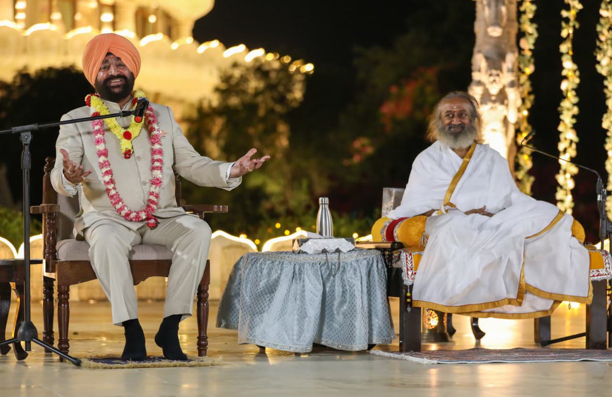 Gurudev Sri Sri Ravi Shankar tweet media