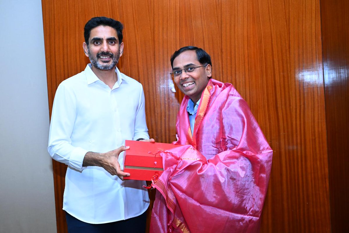 naralokesh's tweet photo. It was great to meet with Sundar Narayanan, MD – Commercial HVAC at Carrier Global Corporation.

I have a feeling something - BIG - is happening soon! 😉

@carrier 
#ChooseSpeedChooseAP https://t.co/1ldtORDwkw