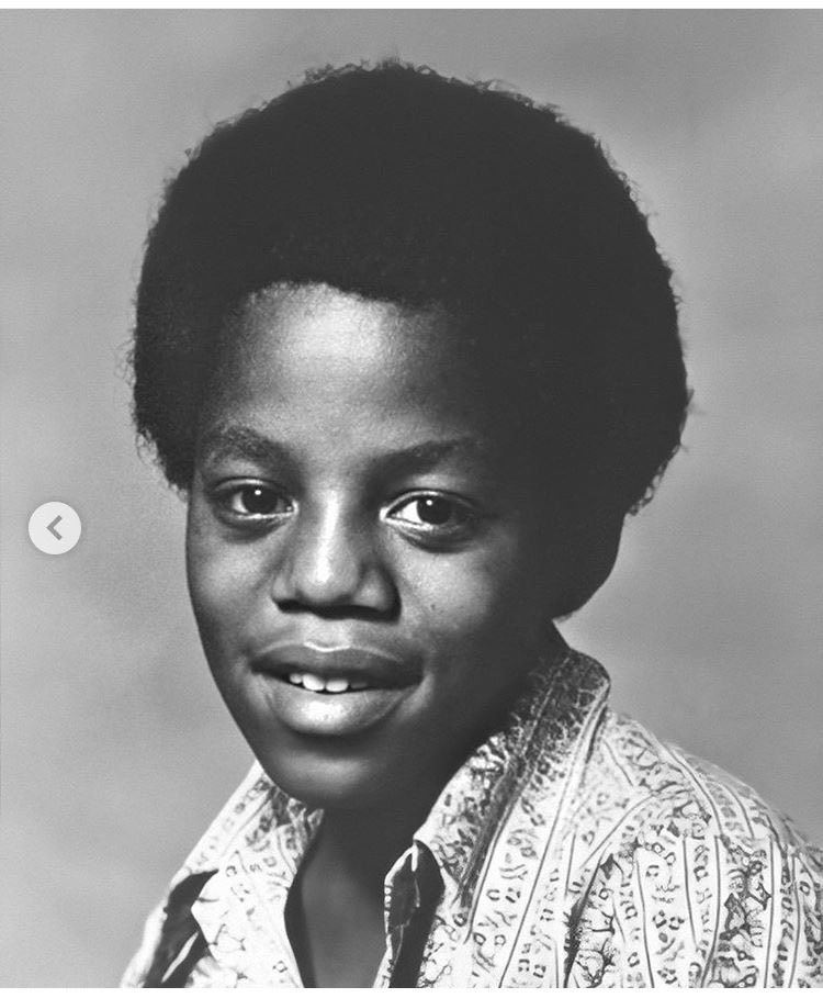 𖢇 𝙴𝚜𝚌𝚊𝚙𝚊𝚍𝚎̀ 𝙼𝚞𝚜𝚎 𖢇 | MICHAEL MONTH tweet media