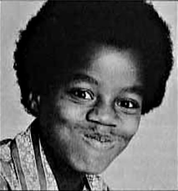 𖢇 𝙴𝚜𝚌𝚊𝚙𝚊𝚍𝚎̀ 𝙼𝚞𝚜𝚎 𖢇 | MICHAEL MONTH tweet media