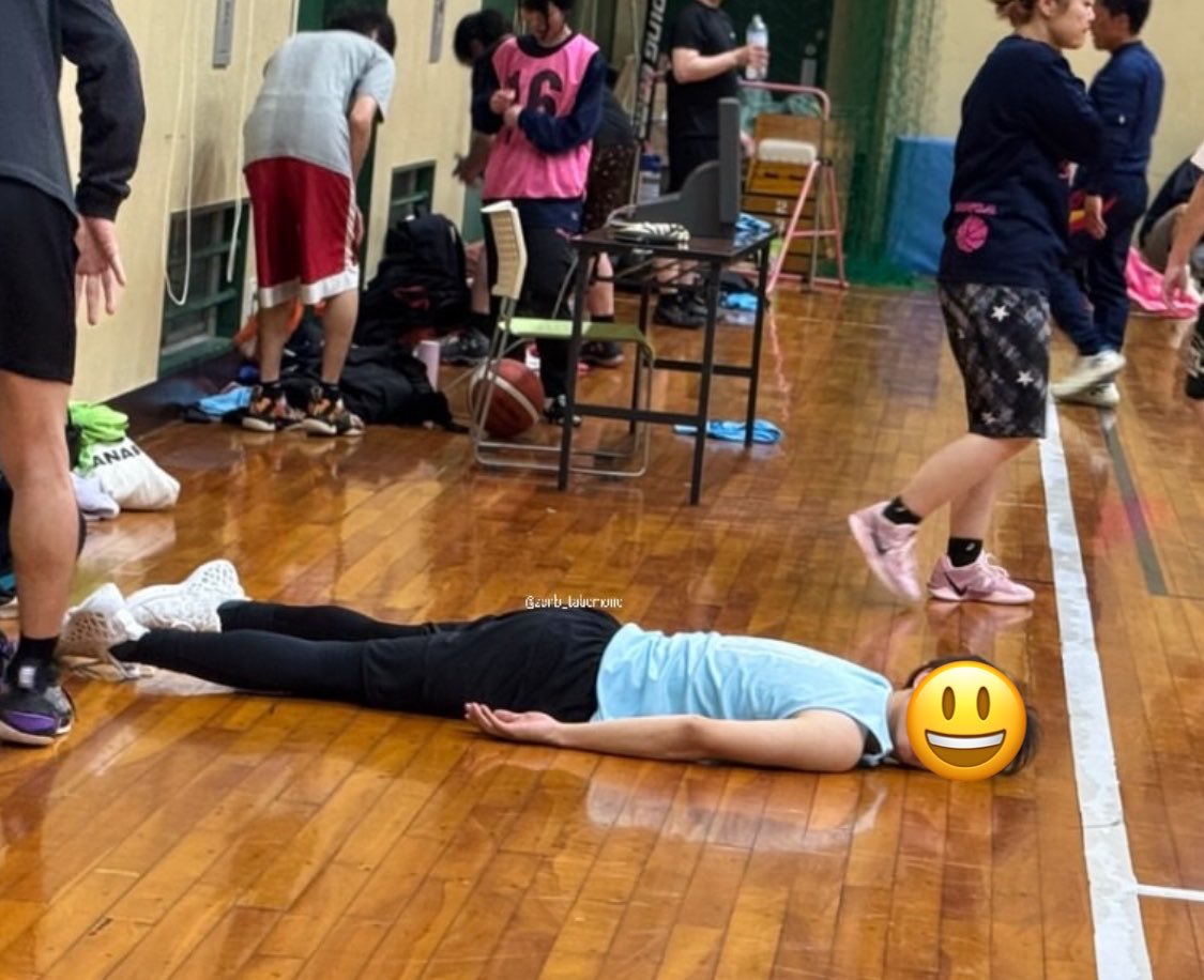 シロナミンオー tweet media