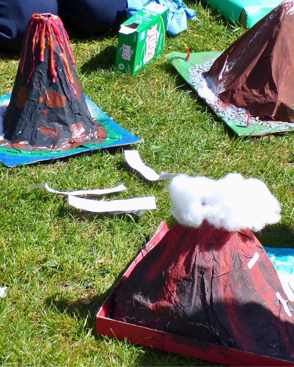 OaklandsSch's tweet image. Year 3 have had an explosive start to their Volcanoes topic! 🌋

Pupils created fantastic model volcanoes, and took them outside to make them erupt! Using fairy liquid, food colouring, and vinegar to create “lava”! 

#OaklandsSchool #Juniors #Loughton #OakTreeSchools