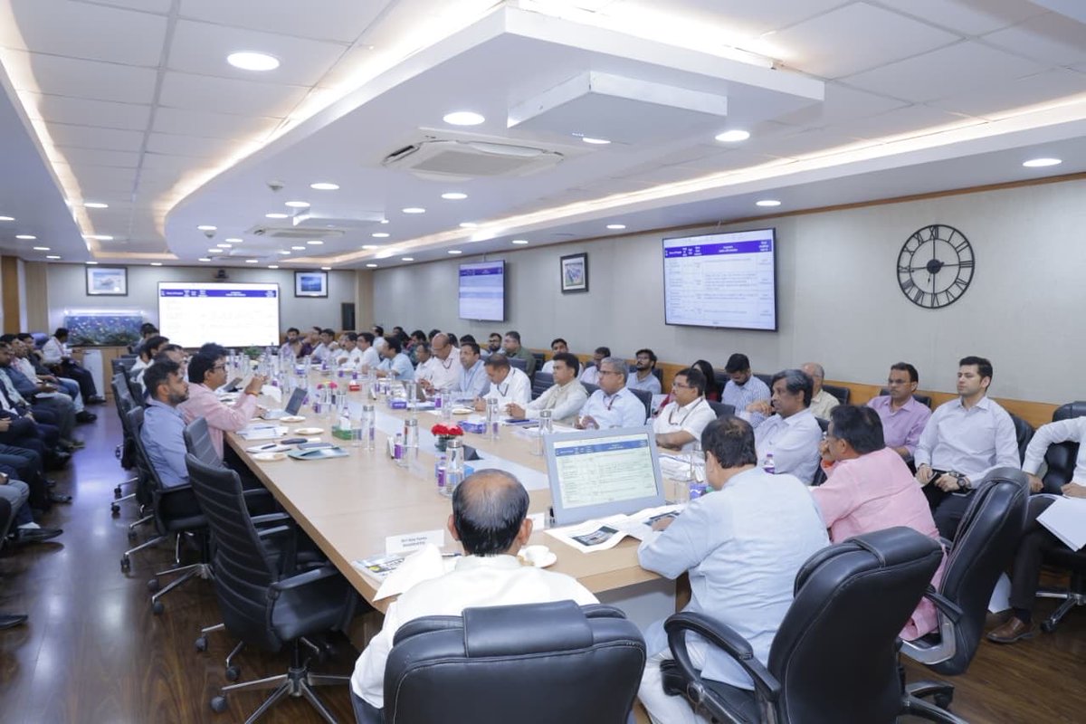 hdmalhotra's tweet image. Under the chairmanship of Hon’ble Minister Shri @nitin_gadkari , reviewed the ongoing maintenance projects of @NHAI_Official and @MORTHIndia in the states of #Bihar and #Odisha, along with Hon’ble MoS Shri @AjayTamtaBJP ji.

The meeting focused on improving road quality, ensuring