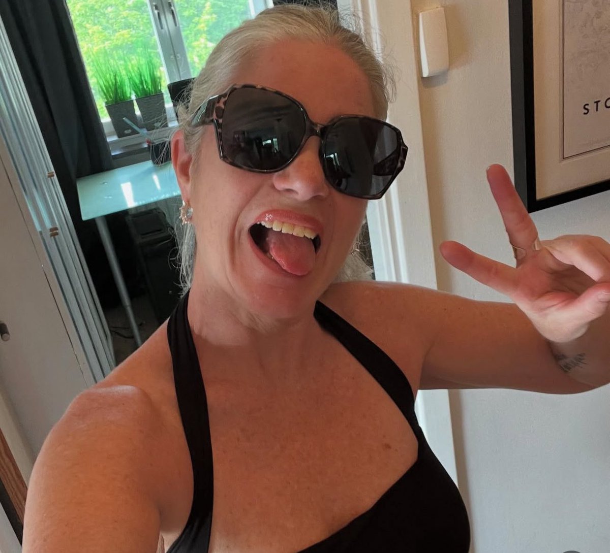 san__dra0's tweet photo. After the rain, there's ALWAYS sunshine!
SO even though life feels heavy and hard right now, I promise you there will be sunshine again! Just be kind to yourself and do things that make you feel good! I am with you in your darkness and in your light! https://t.co/eEgwBwVXyj