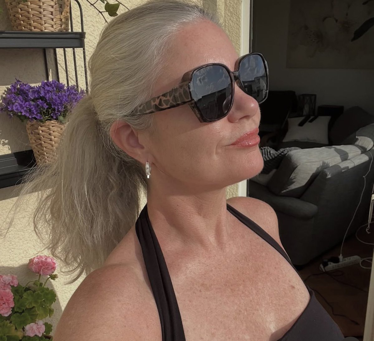 san__dra0's tweet photo. After the rain, there's ALWAYS sunshine!
SO even though life feels heavy and hard right now, I promise you there will be sunshine again! Just be kind to yourself and do things that make you feel good! I am with you in your darkness and in your light! https://t.co/eEgwBwVXyj