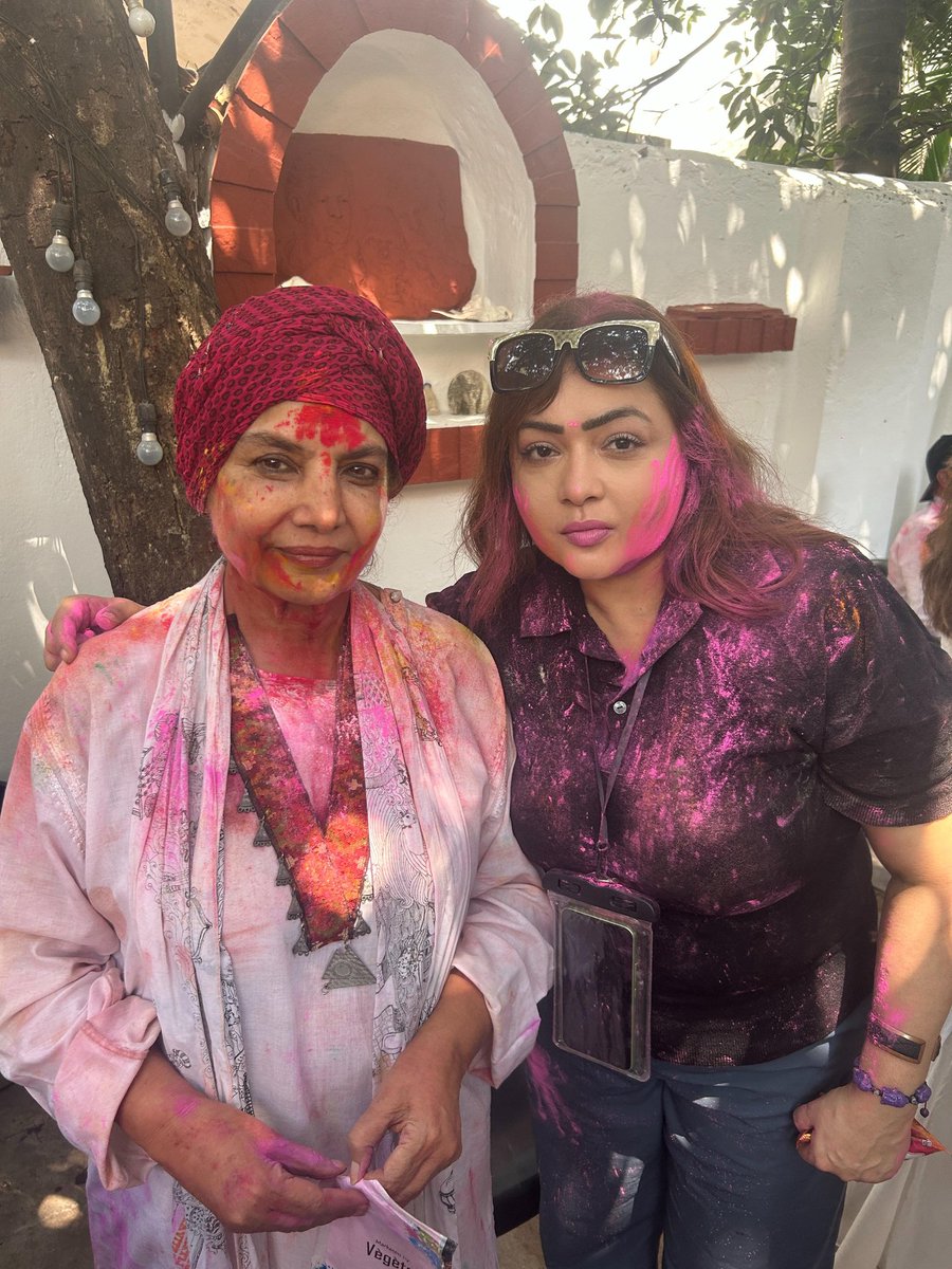 SahilaChaddha's tweet image. My Fun-filled Colorful #Holi Memories of This Year...😍💃❤️
Celebrated With Dearest #TanviAzmi, #BabaAzmi, #ShabanaAzmi, #JavedAkhtar, #GulshanGrower, #AliFazal, #ArunPandit, #ShaliniPandit, #BobBrahmabhatt, #SohailTatari, #MouniRoy, #RohitRoy, #ManishMalhotra Amonst Others Too..