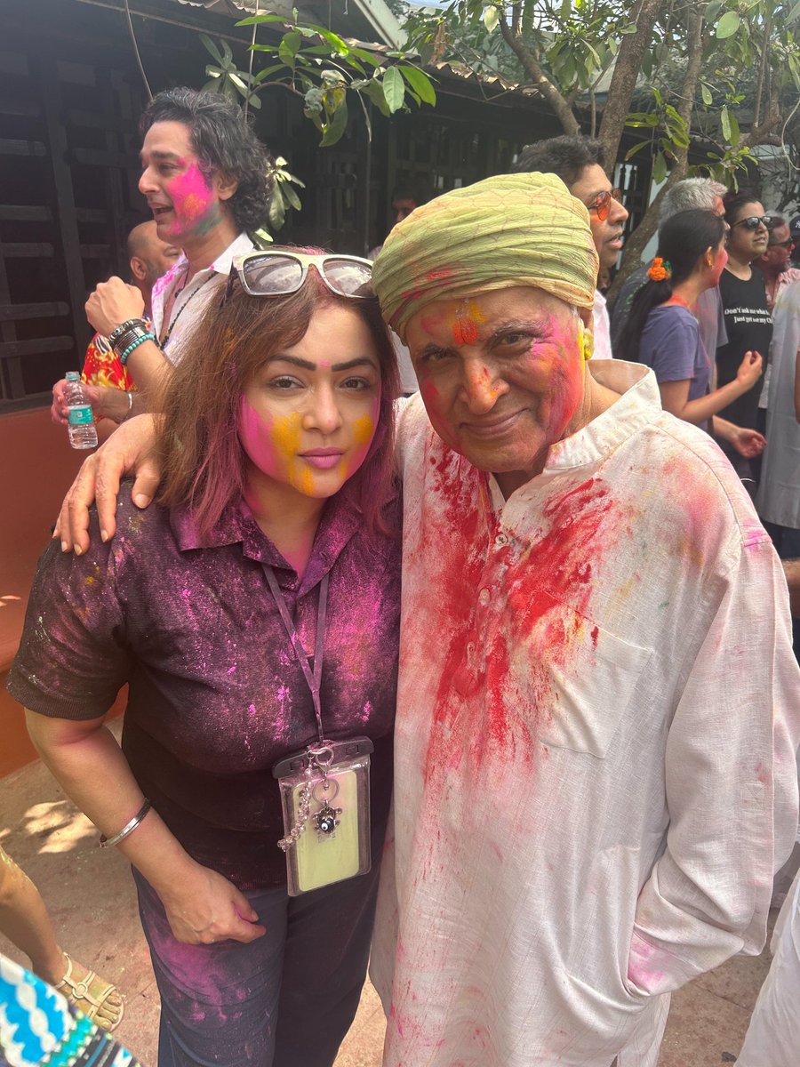 SahilaChaddha's tweet image. My Fun-filled Colorful #Holi Memories of This Year...😍💃❤️
Celebrated With Dearest #TanviAzmi, #BabaAzmi, #ShabanaAzmi, #JavedAkhtar, #GulshanGrower, #AliFazal, #ArunPandit, #ShaliniPandit, #BobBrahmabhatt, #SohailTatari, #MouniRoy, #RohitRoy, #ManishMalhotra Amonst Others Too..