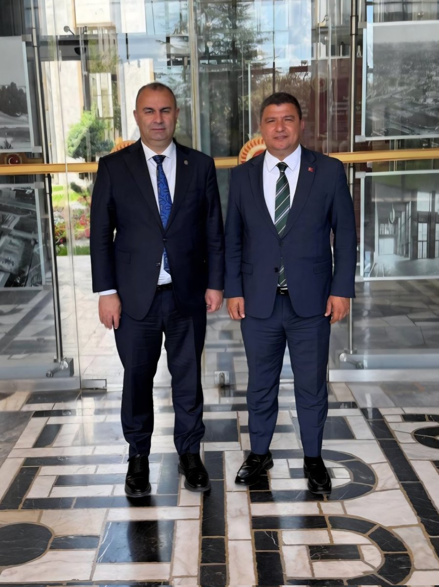 okurogluhayati's tweet photo. Türkiye Büyük Millet Meclisi'nde Cumhuriyet Halk Partisi haftalık grup toplantımızda, Grup Başkanvekillerimiz Sn. Ali Mahir Başarır ve Sn. Murat Emir ve İzmir Milletvekilimiz Sn. Ednan Arslan ile görüştüm.
İlçemiz ve bölgemiz üzerine uzun uzun sohbet ettik. Misafirperverlikleri için teşekkür ediyorum.