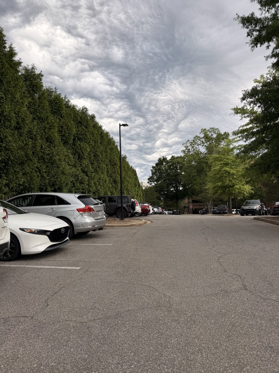 _as81_'s tweet photo. @ryanhallyall I mean the clouds are pretty I guess https://t.co/zbuEasNoRS