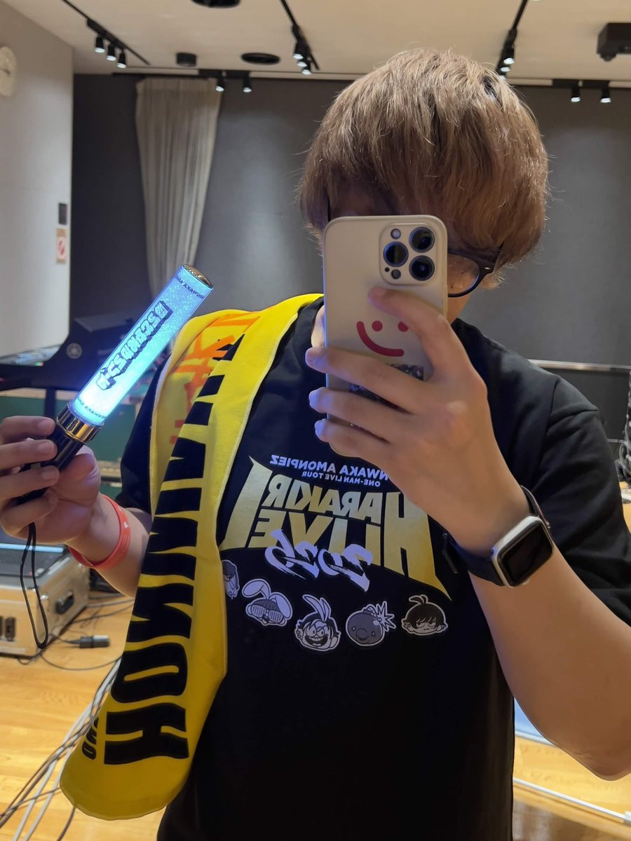 honwaka_info's tweet photo. 【📸】

本日大阪公演ゲネリハでした🐙
あもぴ一同気合い入ってますが、皆さん楽しむ準備はできてますか👊🔥

ツアーグッズの着用例もお届け❕
フル装備なねろちゃんと四角いハッチャン

#あもんぴーず https://t.co/0pisN0pOIP