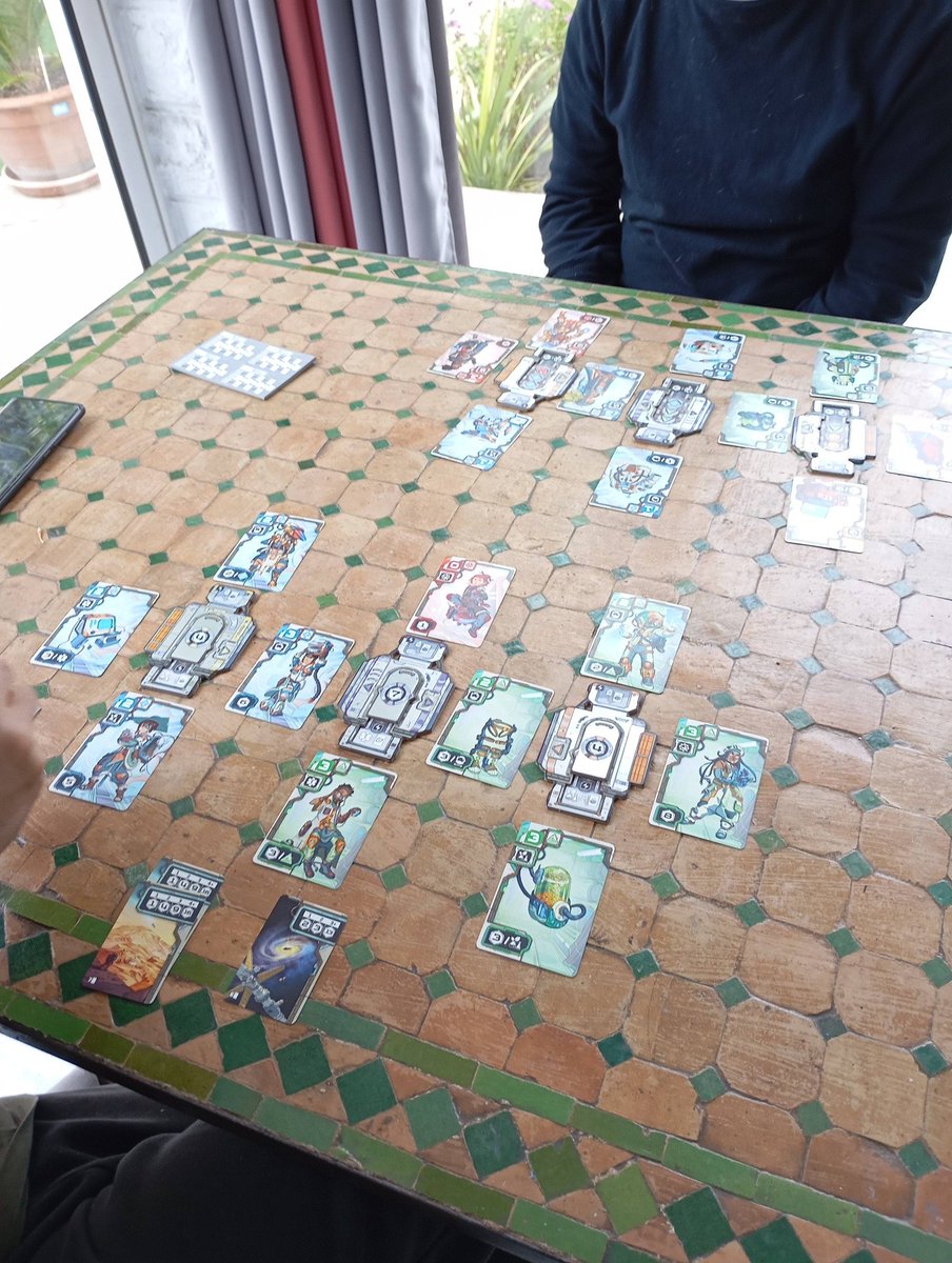 DamienVidal's tweet image. Journée #jeuxdesociete chez les parents avec mes frangins &amp;amp; MiniGeek, nous avons joué à : 
🌴 Ishtar : les jardins de Babylone
🚀 Space lab (2 parties)
🕵️ Cluedo (pour le côté vintage)
🐮 Le baron 
🟦 K3
#jds #juegosdemesa #boardgames #j2s