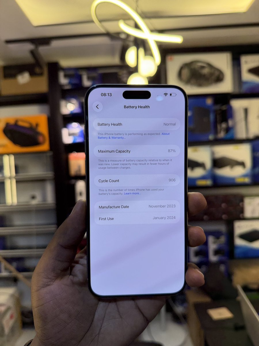OnlyoneLeakey's tweet photo. 🔥Get yourself this 15promax 256gb 
🔋Battery health 87%
Physical + Esim
@84,999/=
📍Simara mall 4th floor shop 45 https://t.co/VUI4gvEmPD