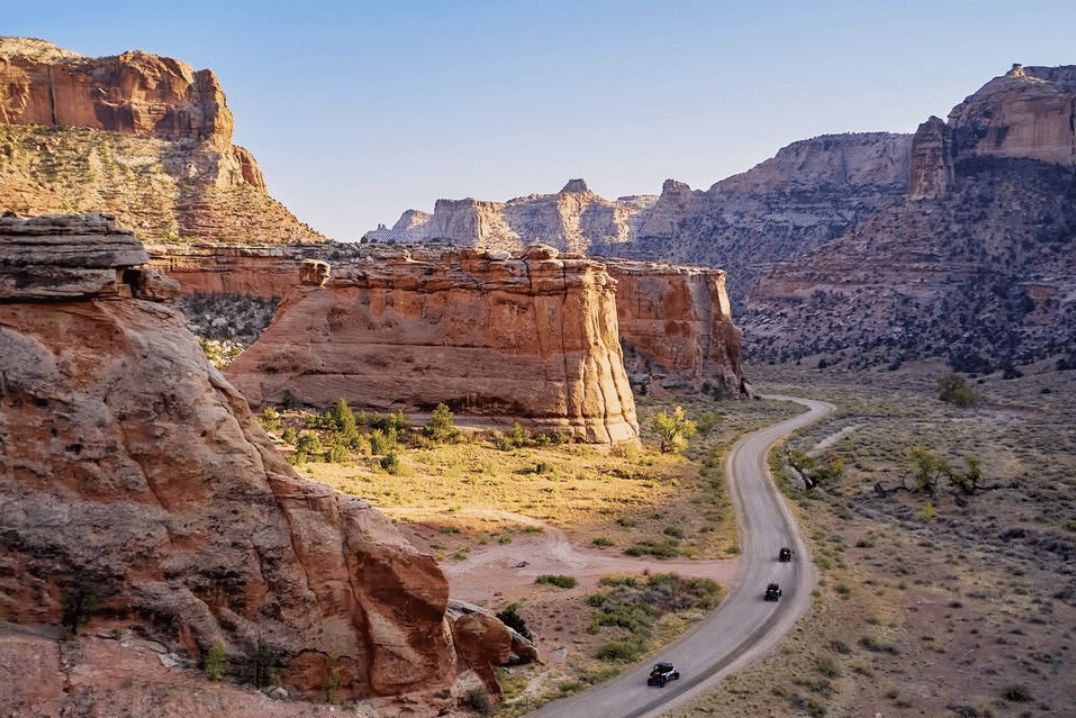 FiveCountyAOG's tweet image. Scenic Byway 12 runs through Garfield County and is one of about 30 US "All-American Roads" — a destination that winds through Bryce Canyon Country, Grand Staircase–Escalante, and Capitol Reef. 🚗🏜️ #ScenicByway12 #GarfieldCounty #RoadTrip