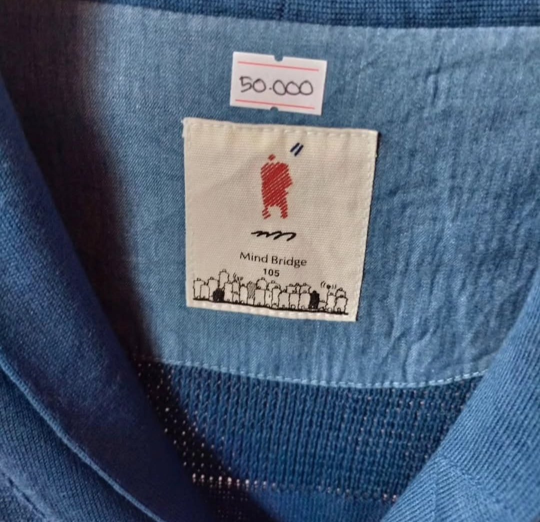 MiracleChic2's tweet image. * Cardigan Mind Bridge Biru *
👉 Size : M
👉 Panjang : 68cm
👉 Lebar : 49cm
👉 Lingkar Dada : 98cm
👉 Like New
👉 No Minus
💵 Nett 30K

📍 Margahayu, Bekasi Timur 

 - Order?? 
💥 wa.me/6287776413858
💥 Marketplace by request

#cardigan #knitwear #bajumurah