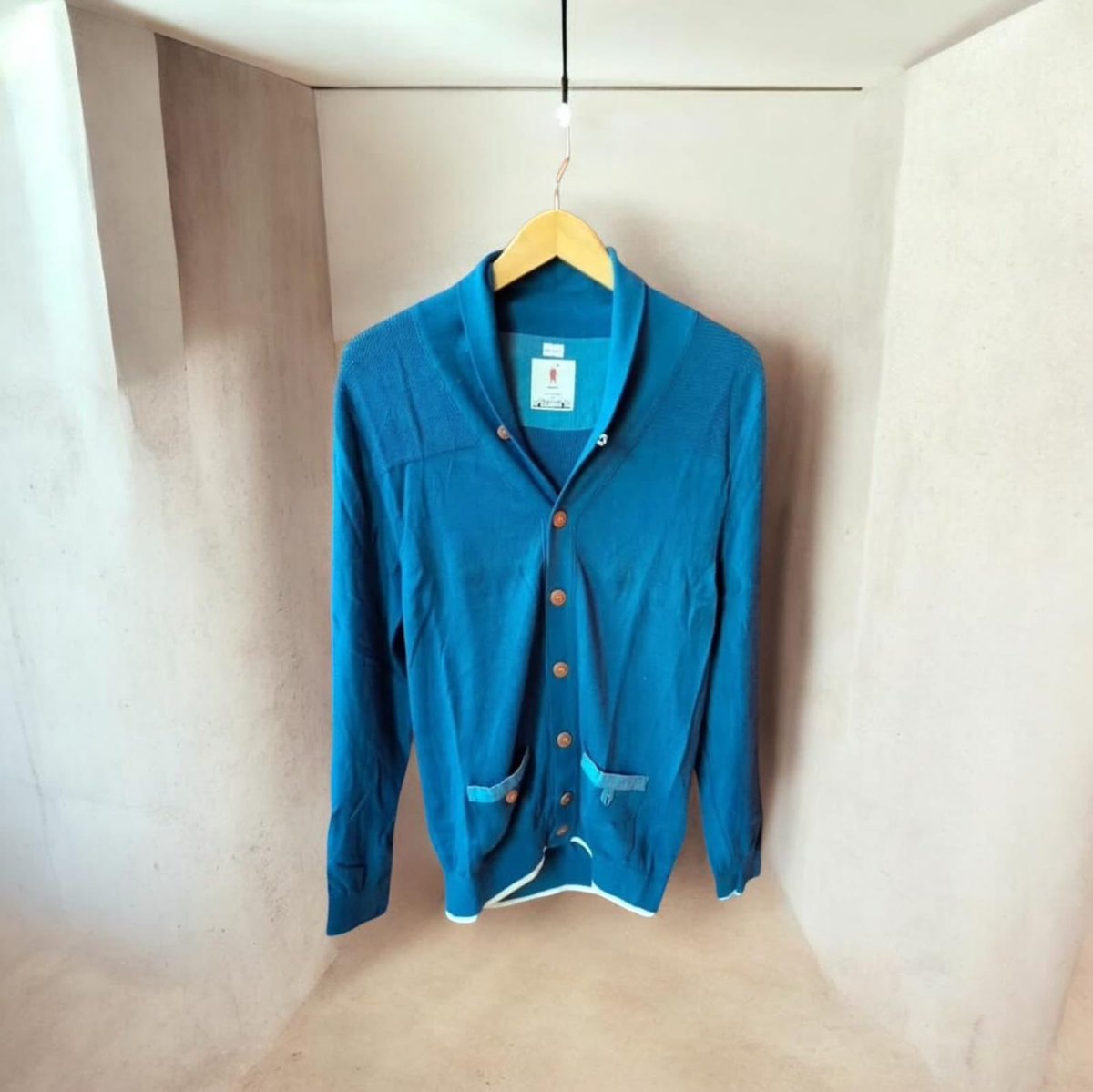 MiracleChic2's tweet image. * Cardigan Mind Bridge Biru *
👉 Size : M
👉 Panjang : 68cm
👉 Lebar : 49cm
👉 Lingkar Dada : 98cm
👉 Like New
👉 No Minus
💵 Nett 30K

📍 Margahayu, Bekasi Timur 

 - Order?? 
💥 wa.me/6287776413858
💥 Marketplace by request

#cardigan #knitwear #bajumurah