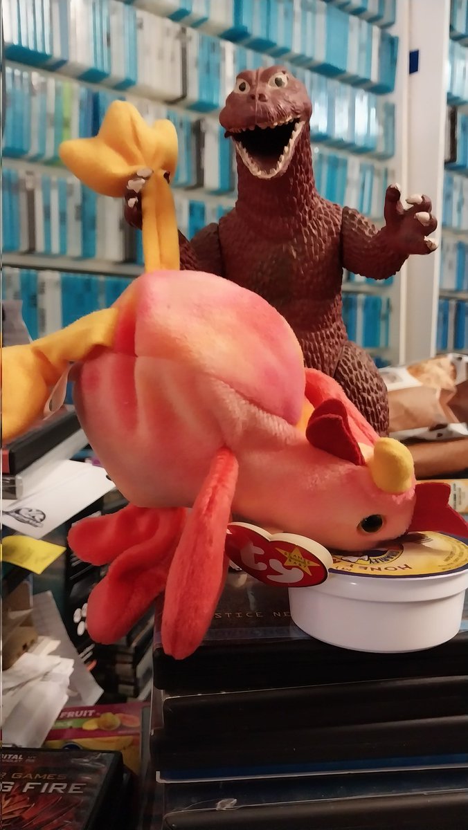 stalacol's tweet photo. I thought Zilla would be a Hot Sauce Fan, not Honey Mustard. https://t.co/wovY3uSGEQ