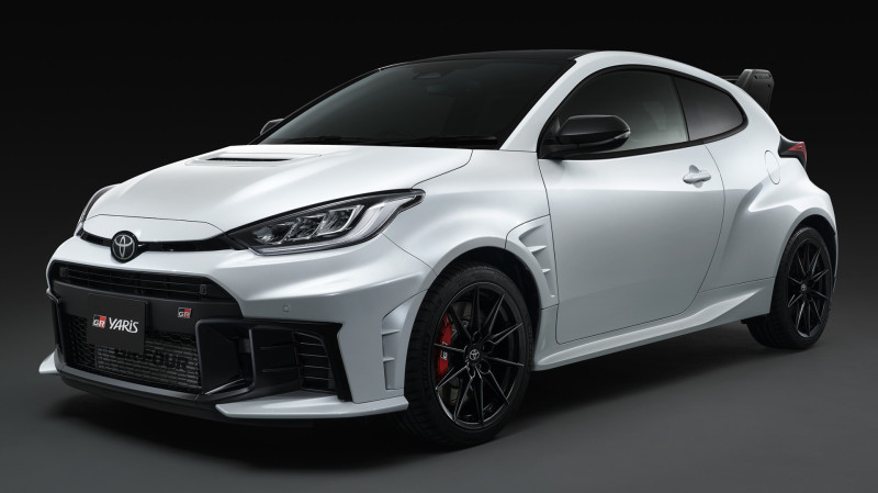 ToyotaPrensa's tweet photo. La revolución más racing de #ToyotaEspaña llega con el nuevo GR Yaris 2026🏎️

😍Versión Aero Pack inspirada en la competición 

💸Precio desde 51.250 €

Caja de cambios manual de seis velocidades y freno de mano vertical👀

Más información: https://t.co/dW1o71Ag1y https://t.co/oqlEr5ultx