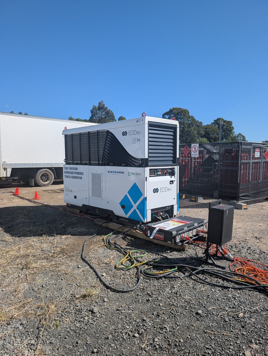 EODev_H2's tweet photo. No #diesel. No #pollution. Just #hydrogen. The results ? 

✅ 5 MWh of 100% clean energy
✅ 21.5 tonnes of CO₂ saved

EODev has powered the base camp of @NetflixAussie latest release: #APEX starring @CharlizeAfrica &amp; @TaronEgerton 

For more info: https://t.co/SA4l3BIFD8 https://t.co/YSI5u7J3ut