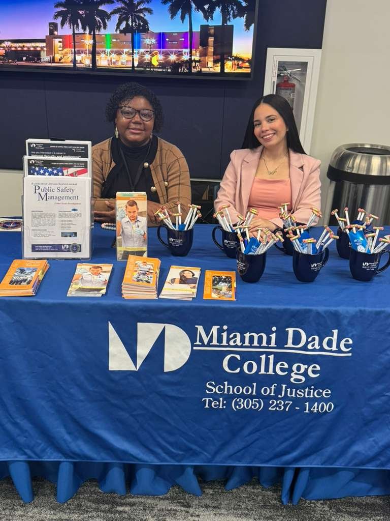 SchoolofJustice's tweet photo. Welcome Class of 2026 to MDC North’s Super Mega Orientation! 🎉The School of Justice is excited to welcome future criminal justice leaders. You chose right, you’re going to love it here!🦈💙

#MDCNorth #SchoolOfJustice #ClassOf2026 https://t.co/8GDUiNDOiX