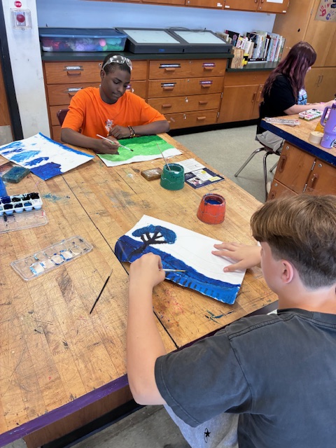 CheektowagaMS's tweet photo. Ms. Hallmark’s 6th grade artists wrapped up their weaving unit last week—learning how to set up a loom and create unique patterns with new techniques. Meanwhile, 8th graders are exploring atmospheric perspective and bringing landscapes to life with acrylic paint. https://t.co/7UlCbD7qYn