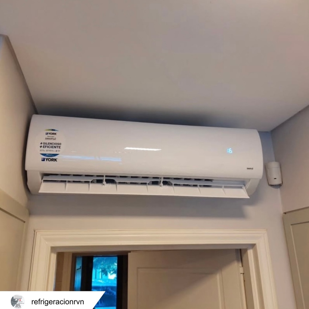 yorklatam's tweet image. Gracias @refrigeracionrvn por tu instalación💙

Recuerda utilizar el #InstalaciónYORK o #InstalaciónHitachi para formar parte del Instagram oficial de YORK® Latinoamérica ✅ .

#york #yorklatam #hvac airconditioning  hvacliferemodeling contractor roof co… instagr.am/p/DXrhn5VjalR/