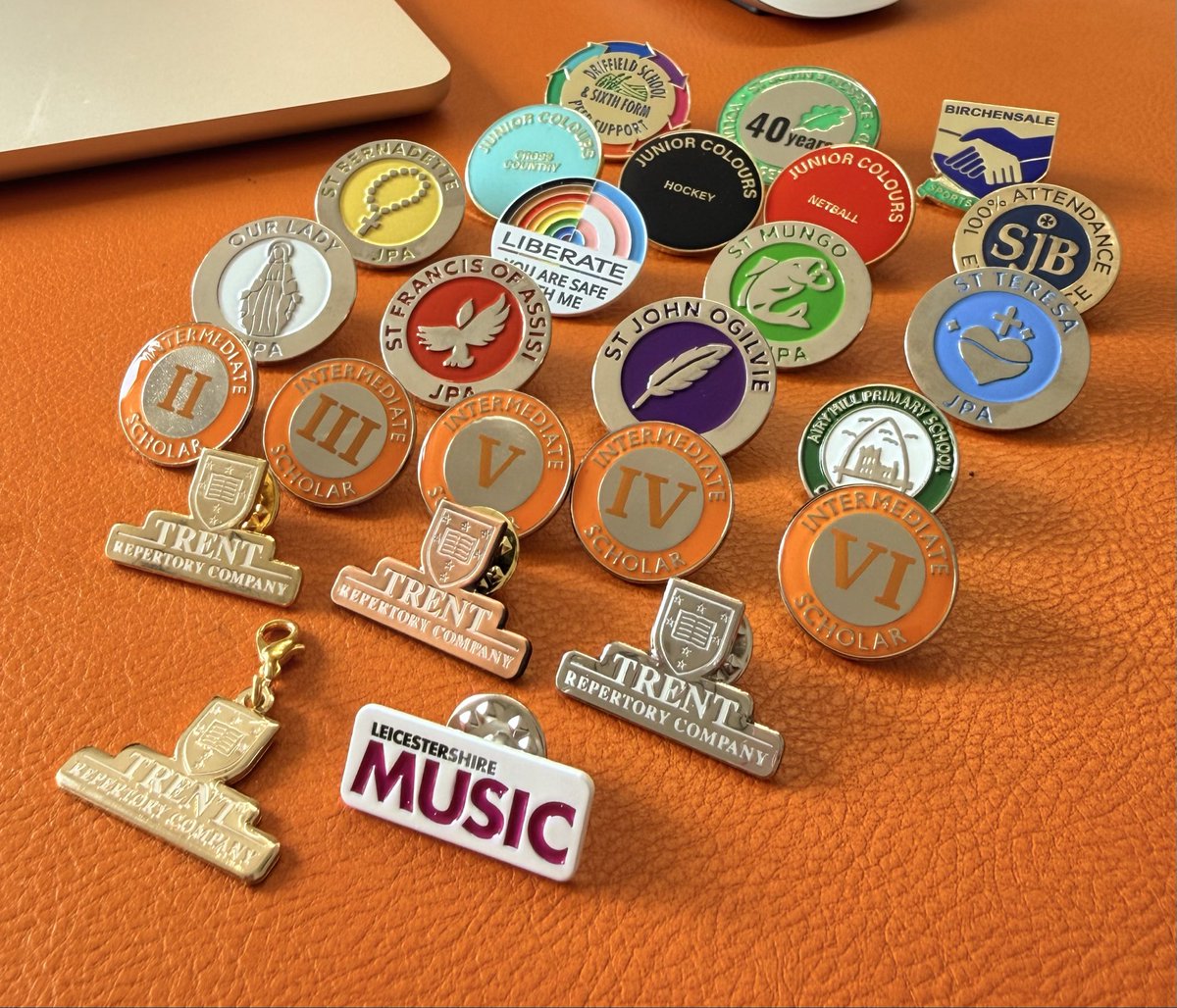 mlbadges's tweet image. It’s been a busy one at ML Badges! 📦✨
Here is a glimpse at some of the custom orders dispatched recently.

📩 ame@mlbadges.com us today for a free quote!
@mlbadges 
#SchoolSupplies #EducationResources #StudentRecognition #MerchandiseDesign #MLBadges