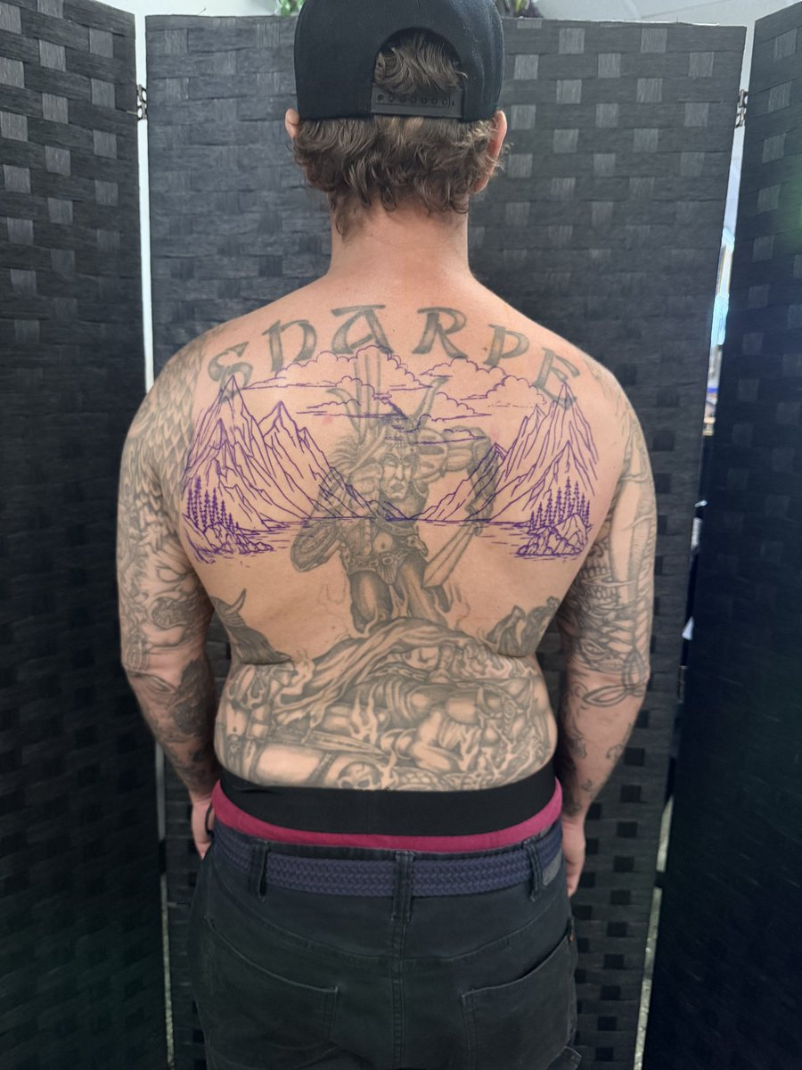 SharpiesBets's tweet photo. No show today as it's time to fill in the back #InkTherapy #PureHeartTattoo https://t.co/4EfQ9Ib4xp