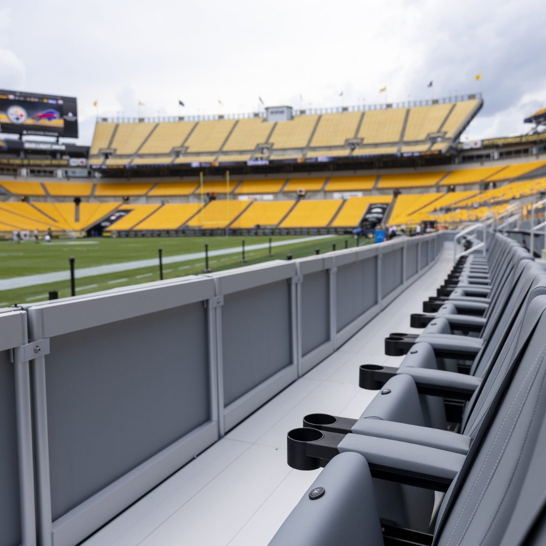 sightlinecs's tweet photo. Up close to the action where every detail matters. Sightline’s sideline seating delivers durability, comfort, and a premium field-level experience. 

Featured: 
@HuntingtonBkFld (@Browns)
@AcrisureStadium (@Steelers)
@BofAStadium (@Panthers)
M&amp;T Bank Stadium (@Ravens) https://t.co/YExKe9ibfg