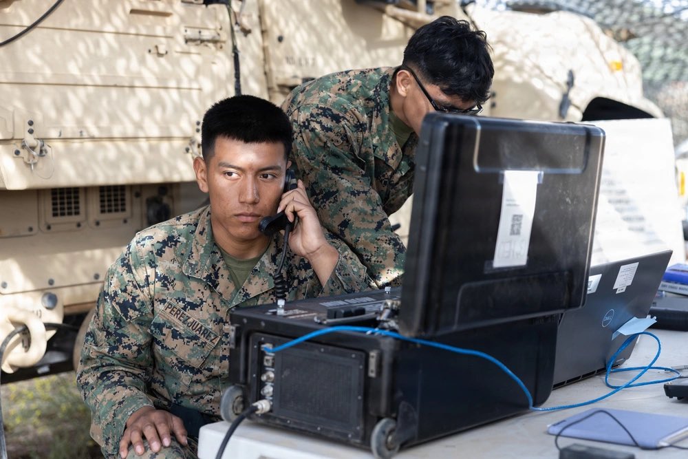 Official13thMEU's tweet image. Wired to Win. 💻📡

#Marines and #Sailors with #TheFighting13th are stress-testing their digital architecture during Deploying Group Systems Integration Testing (DGSIT).

@USMC @USNavy @1stMEF