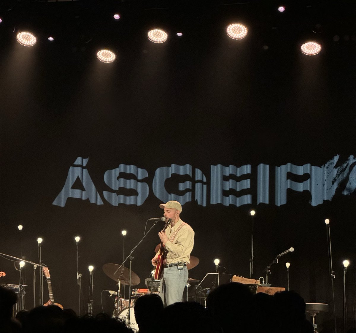 faulty_thinking's tweet photo. #DavidsMonthOfMusic

Day 28 | By the artist you last saw live

Ásgeir - Ferris Wheel

Saw this Icelandic singer backed by his band of two fellow Icelanders at the Islington Assembly Hall. 

https://t.co/3ZGJSgz8UV https://t.co/W4ySepKguk