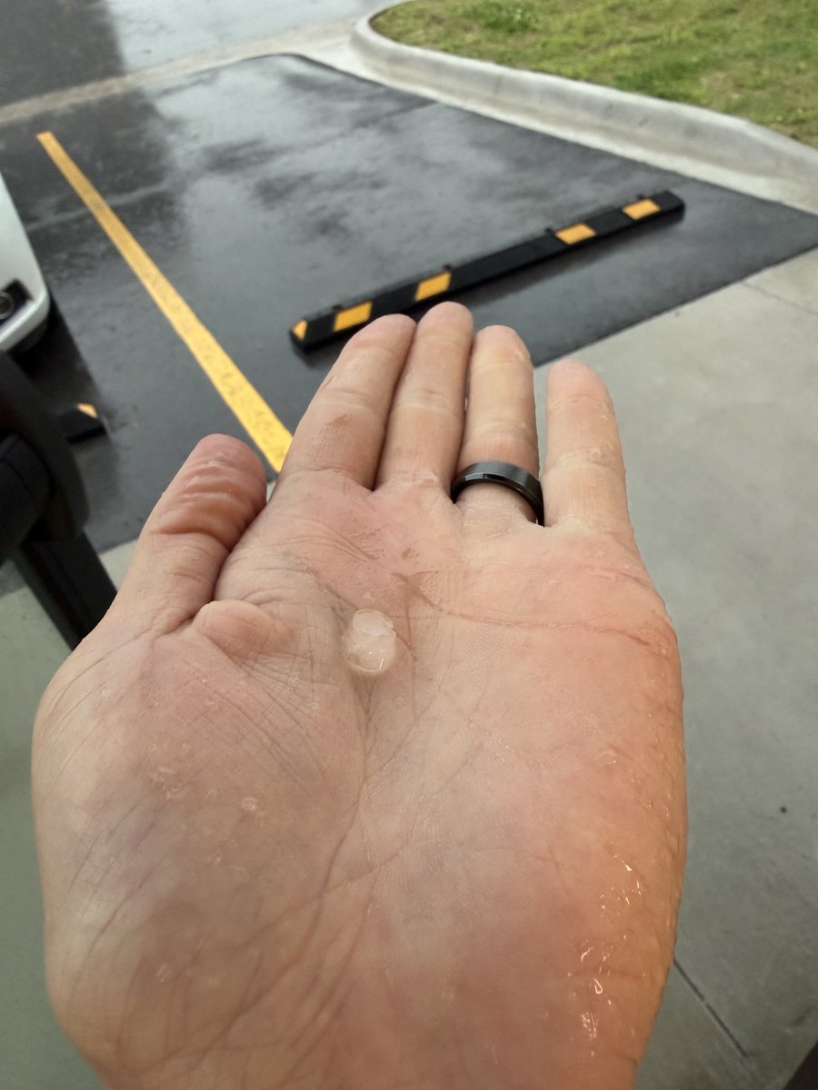 talkradio8's tweet photo. @weatherdan @RugsWX Pea sized hail in Cave Springs, AR https://t.co/PMKrTSkaHO
