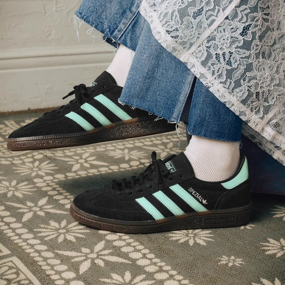fullress's tweet photo. adidas Originals HANDBALL SPEZIAL “Core Black/Clear Mint” (アディダス オリジナルス ハンドボール スペツィアル “コアブラック/クリアミント”) [IH7491]

・BILLY'S ENT セール価格 (2026/5/6 23:59 まで、30%OFF)

>> https://t.co/P8t25LaXOq https://t.co/Lv0ovw3Q8h