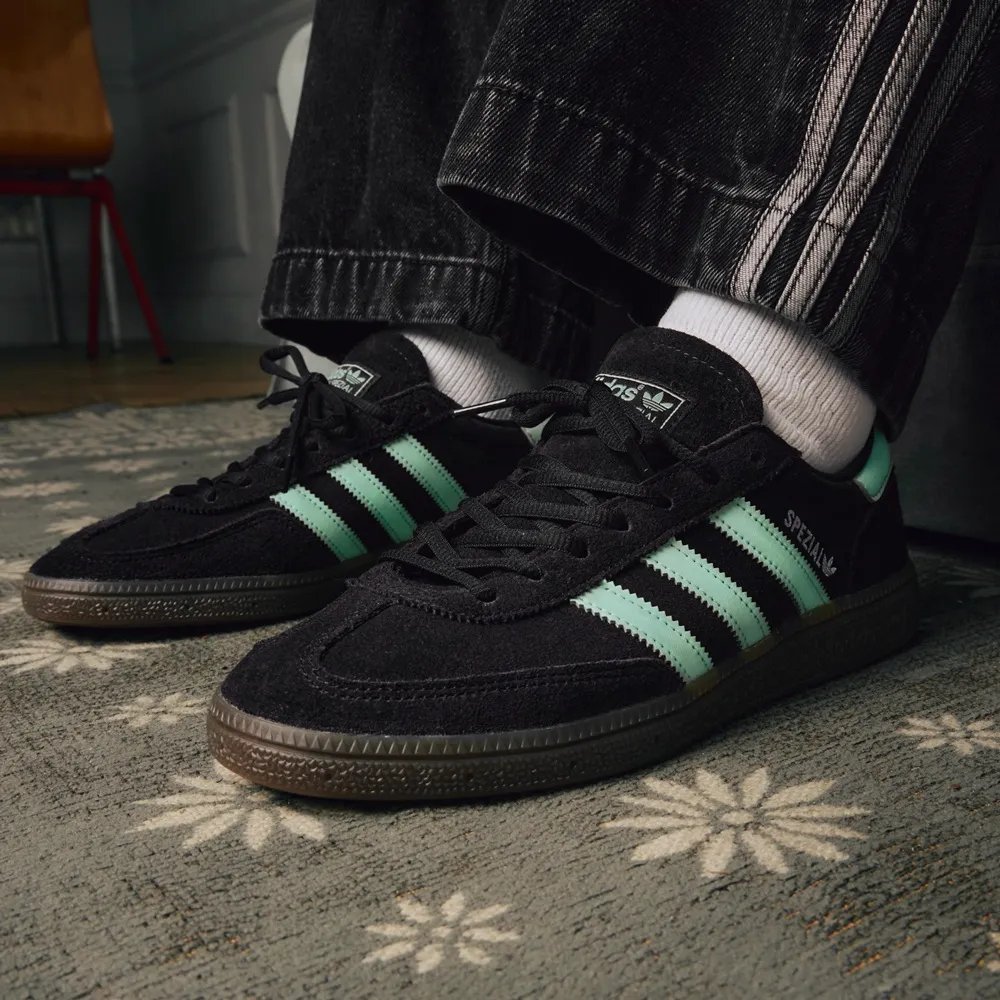 fullress's tweet photo. adidas Originals HANDBALL SPEZIAL “Core Black/Clear Mint” (アディダス オリジナルス ハンドボール スペツィアル “コアブラック/クリアミント”) [IH7491]

・BILLY'S ENT セール価格 (2026/5/6 23:59 まで、30%OFF)

>> https://t.co/P8t25LaXOq https://t.co/Lv0ovw3Q8h