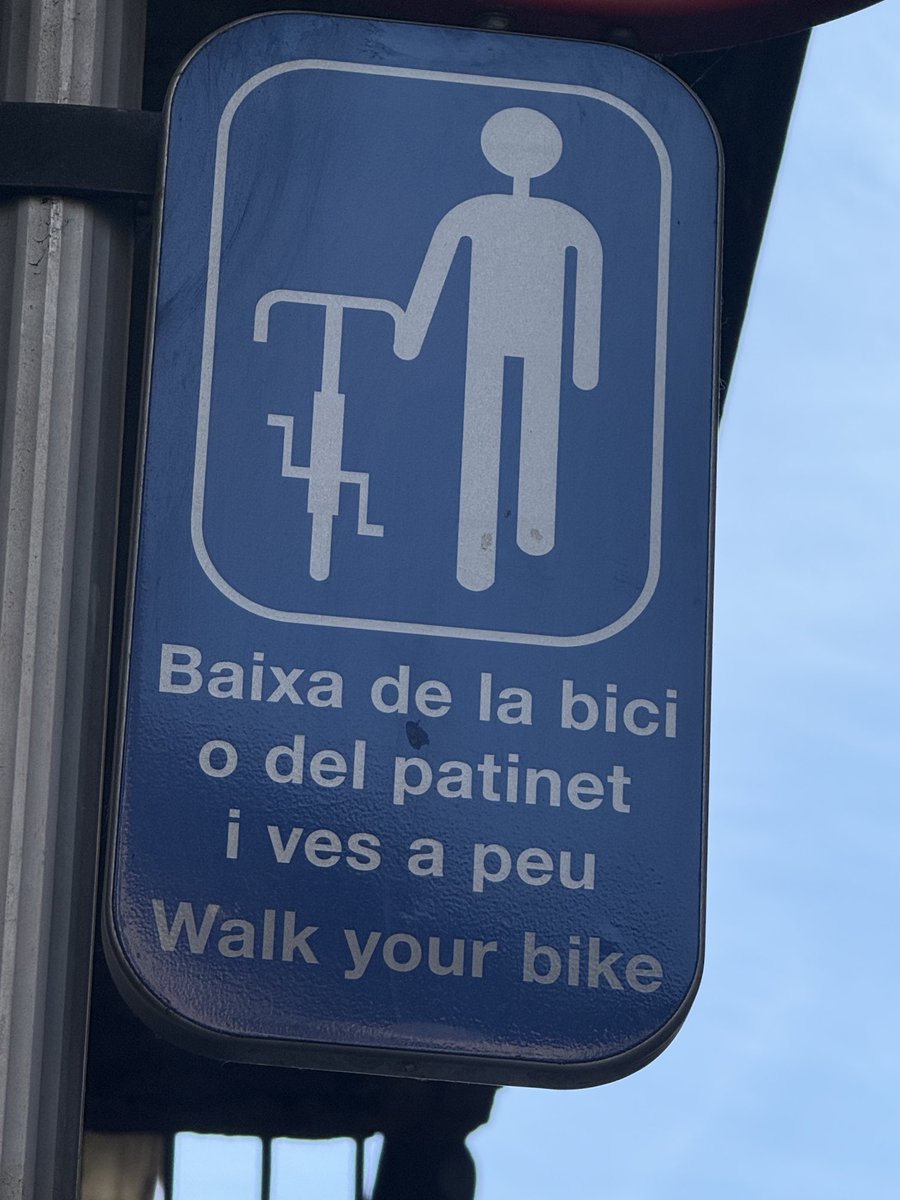 Probablement el senyal més ignorat al Barri Vell de #Girona.
🥳