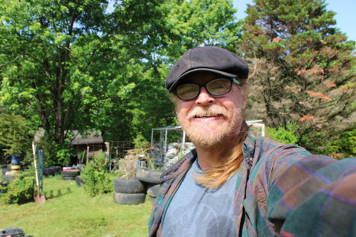 docsanderson's tweet image. #Scientists #Carpenter #RestorationProject #Wolves #Mates @NatGeo @danpeckwx @HeartsofHeroes_
@Nature G Mags Lizzie got a break from the rain. worked on #Safety for #Garden entrance was cluttered , wood pile growing up. invitation to snakes. dont want snakes. Love you Mwah Lee