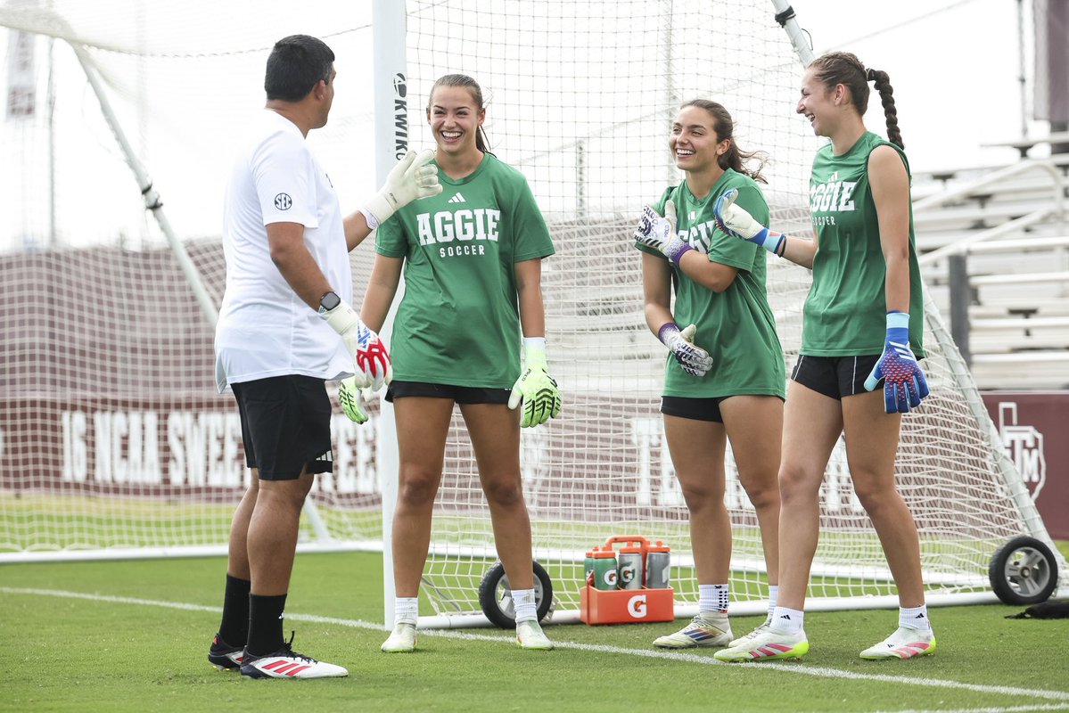 CoachAliH's tweet image. First Spring in Aggieland ☑️🤠 This place is special, grateful for the move we made here, for the fantastic first few months living in Texas and been embraced by Texas A&amp;amp;M! Very excited about how first Fall season and what we are building here🧤🧱 @AggieSoccer @12thMan #GigEm