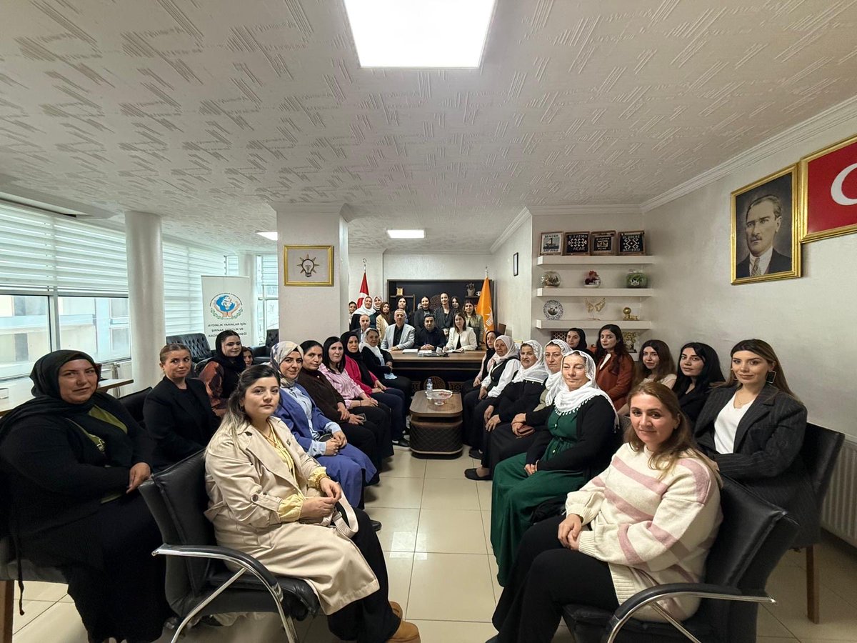 RahmetTAAR's tweet photo. Milletvekilimiz  Arslan Tatar, Belediye Başkanımız Mehmet Yarka, İl Başkanımız İbrahim Halil Erkan, Kadın Kolları Başkanımız Bişenk Fatma Acar, Gençlik Kolları Başkanımız Arif Tatar ve kıymetli dava arkadaşlarımızın katılımıyla dört kademe teşkilat toplantımızı gerçekleştirdik. https://t.co/r71CMptYr1