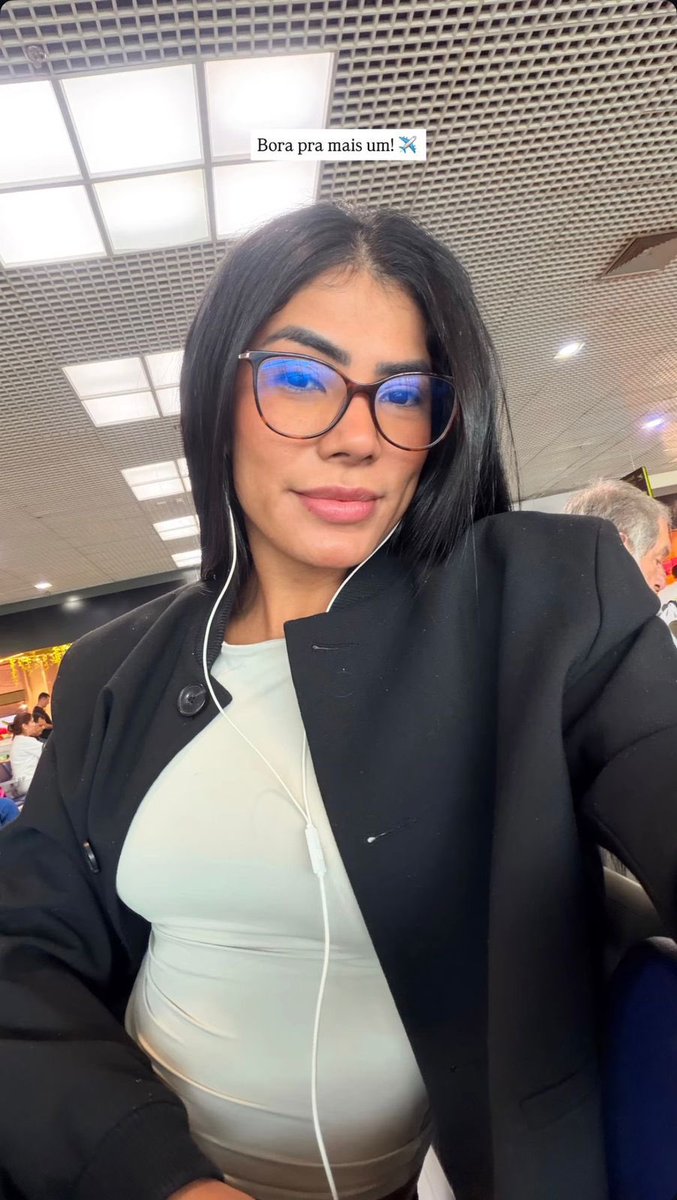 qgdamarcieleofc's tweet photo. Nossa Cunhã indo para mais compromissos 🛫 https://t.co/nJ86y3ZGLs