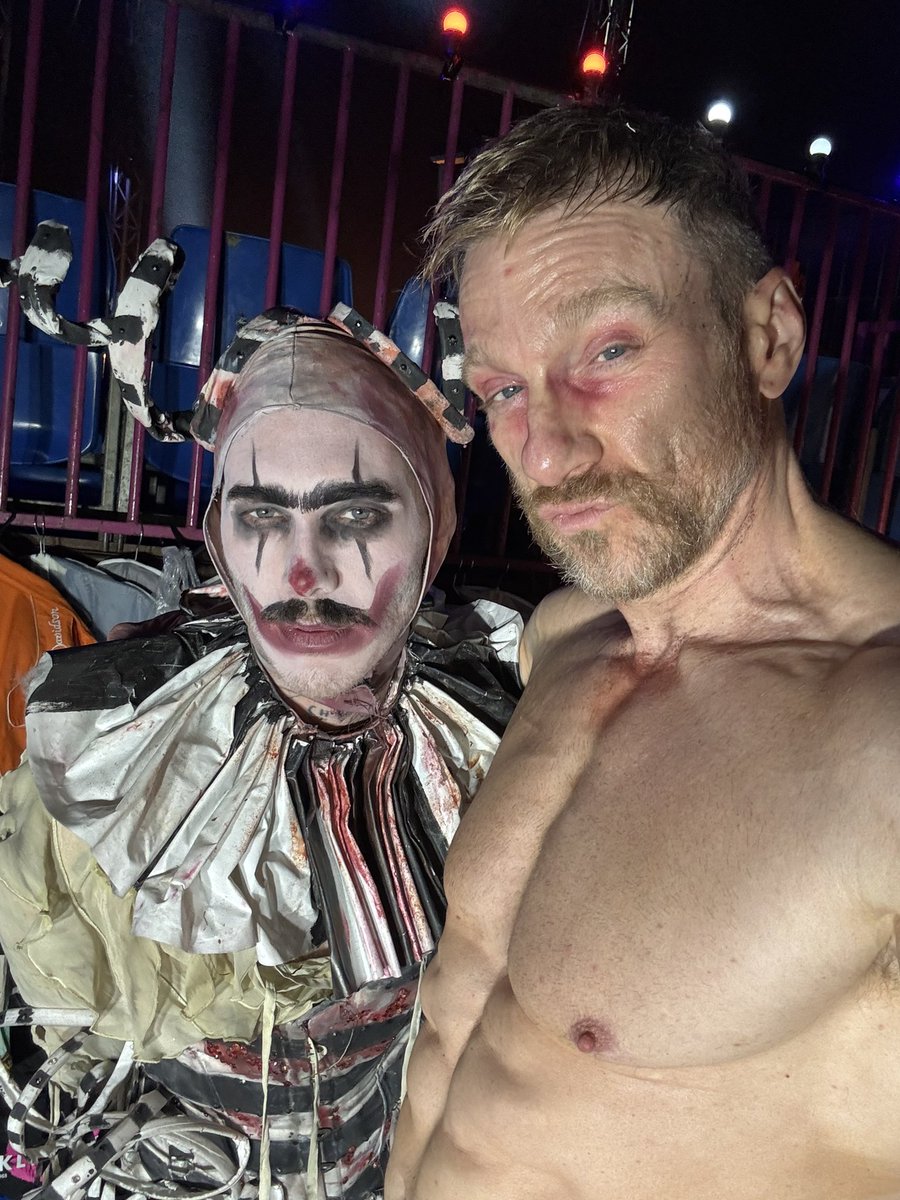 metrofour's tweet image. Who’s a night owl?🦉 
Late nights on set with @thecharitykase 
#oliverprice #horror #acting