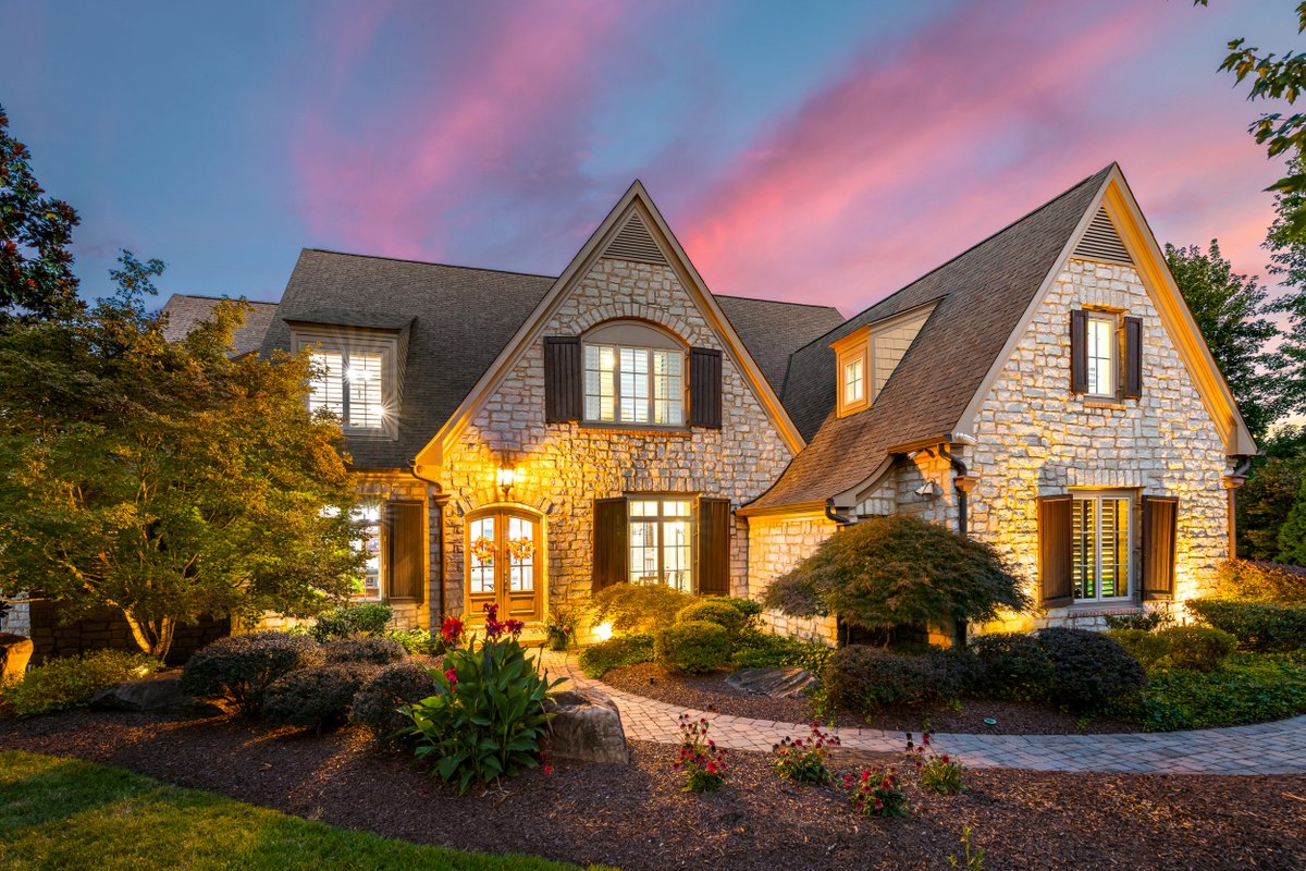RyanColemanCEO's tweet image. 🏡 Featured Luxury Listing!
📍 12423 Mallard Bay Drive, Knoxville, TN 37922
🛏 5 Bed | 🛁 6.5 Bath | 📐 9,784 Sq Ft
💰 $4,600,000

📸 ryancoleman.org/12423-mallard-…
📹 youtu.be/nS2O8POIeeE
📲 Call 865-693-SOLD

#KnoxvilleRealEstate #LuxuryLiving #LakefrontHome #HometownRealty