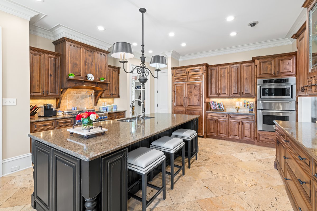 RyanColemanCEO's tweet image. 🏡 Featured Luxury Listing!
📍 12423 Mallard Bay Drive, Knoxville, TN 37922
🛏 5 Bed | 🛁 6.5 Bath | 📐 9,784 Sq Ft
💰 $4,600,000

📸 ryancoleman.org/12423-mallard-…
📹 youtu.be/nS2O8POIeeE
📲 Call 865-693-SOLD

#KnoxvilleRealEstate #LuxuryLiving #LakefrontHome #HometownRealty