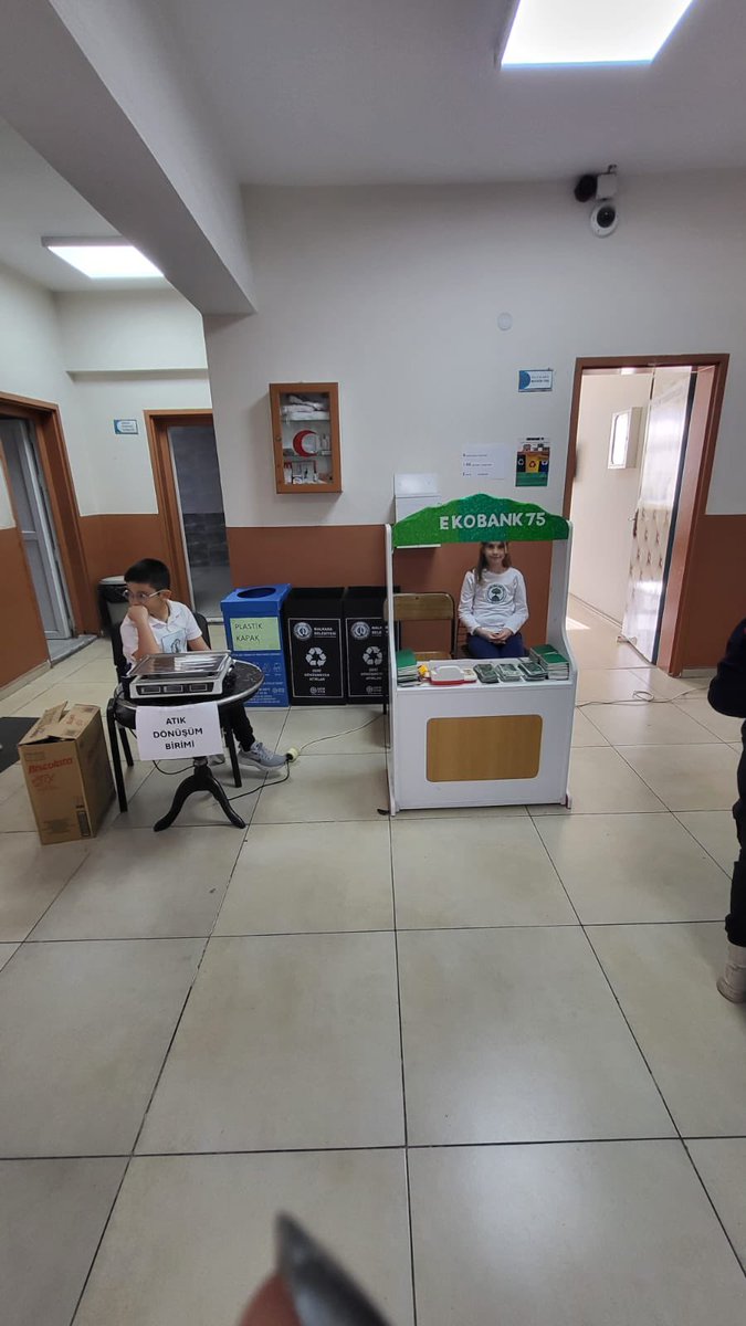 MalkaraMem's tweet photo. OPET tarafından düzenlenen “Tertemiz Yarınlar Okullardan Başlar” yarışmasında ilçemizi gururlandıran bir başarıya imza atıldı. 75. Yıl İlkokulu, “Ekobank” adlı çevre odaklı projesiyle il birincisi oldu.
@tcmeb @Yusuf__Tekin 
@tekirdagmem @drazizyeniyol 
@75Malkara https://t.co/F1l8ejntEA