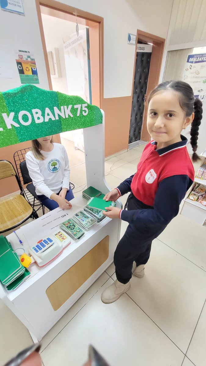 MalkaraMem's tweet photo. OPET tarafından düzenlenen “Tertemiz Yarınlar Okullardan Başlar” yarışmasında ilçemizi gururlandıran bir başarıya imza atıldı. 75. Yıl İlkokulu, “Ekobank” adlı çevre odaklı projesiyle il birincisi oldu.
@tcmeb @Yusuf__Tekin 
@tekirdagmem @drazizyeniyol 
@75Malkara https://t.co/F1l8ejntEA