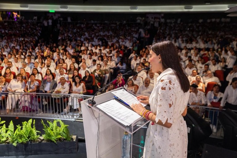 AzTurismo's tweet photo. 📌En la 50ª edición del #TianguisTurístico2026 #Acapulco. @josefinarodzam titular de @SECTUR_mx anunció 
 🚨$150 millones de dólares en inversión turística 
🛑10 estados lideran proyectos de hasta $8,300 MDP. El turismo de México crece en grande.  #TurismoMéxico 🧵1/3 https://t.co/yk9cjStk6G