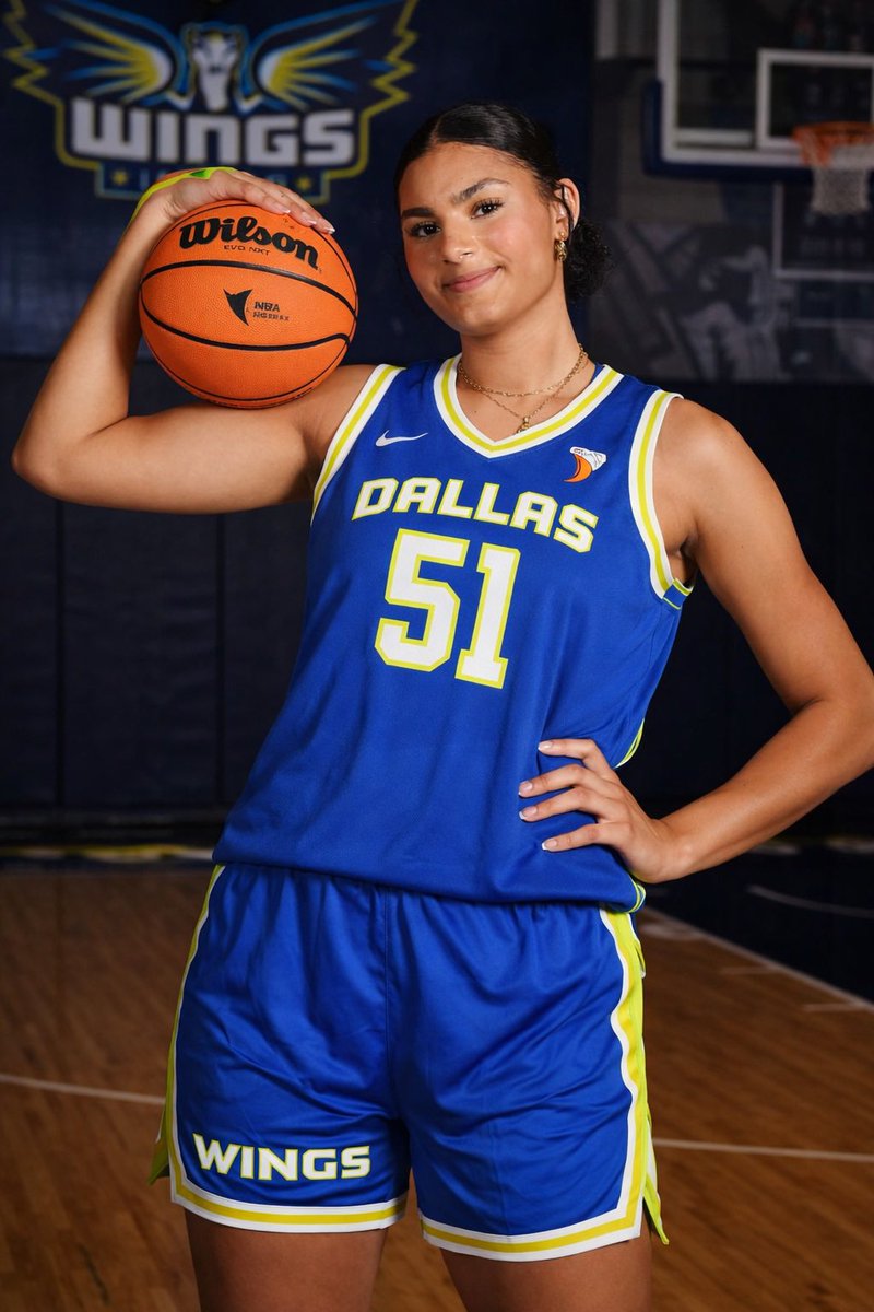 BenjaminLugoJr1's tweet photo. @trendyhoopstars @DallasWings missed out on a huge opportunity 😤 https://t.co/7tgHF0rgRY