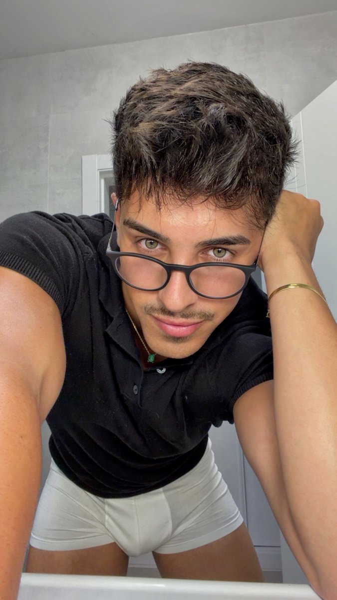 Adriheaven tweet media