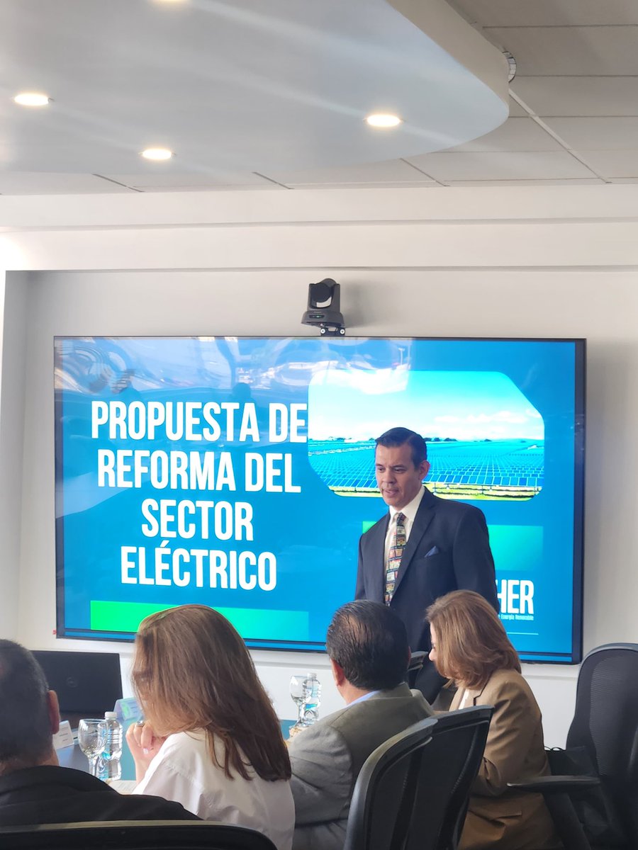 AHERenovable's tweet photo. La Asociación Hondureña de Energía Renovable agradece a la CCIT por el espacio para hablar de los desafíos del sector energético⚡️

Seguimos trabajando por el camino hacia una Honduras sostenible✅ https://t.co/jHfjjVuXz6